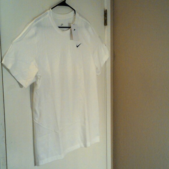 NEW NIKE SPORTSWEAR "Embroidered Swoosh Tee" MEN'S WHITE T-SHIRT L BV0507-100 - Picture 4 of 6